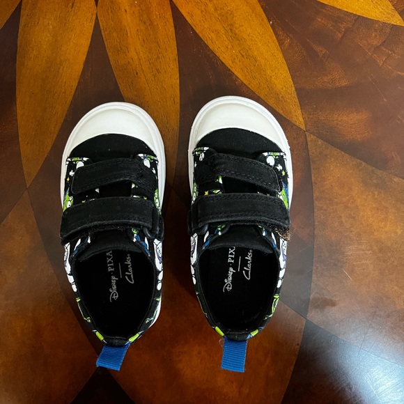 Almost new unisex sneakers for 2 year old - Picture 1 of 3